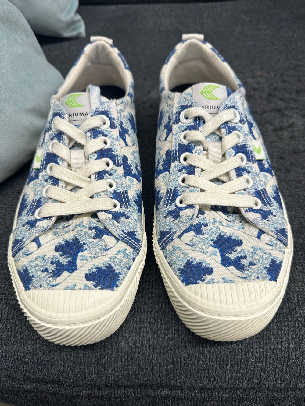 Cariuma x Hokusai collaboration sneaker Japanese art graphic waves size 9 womens - Picture 4 of 9